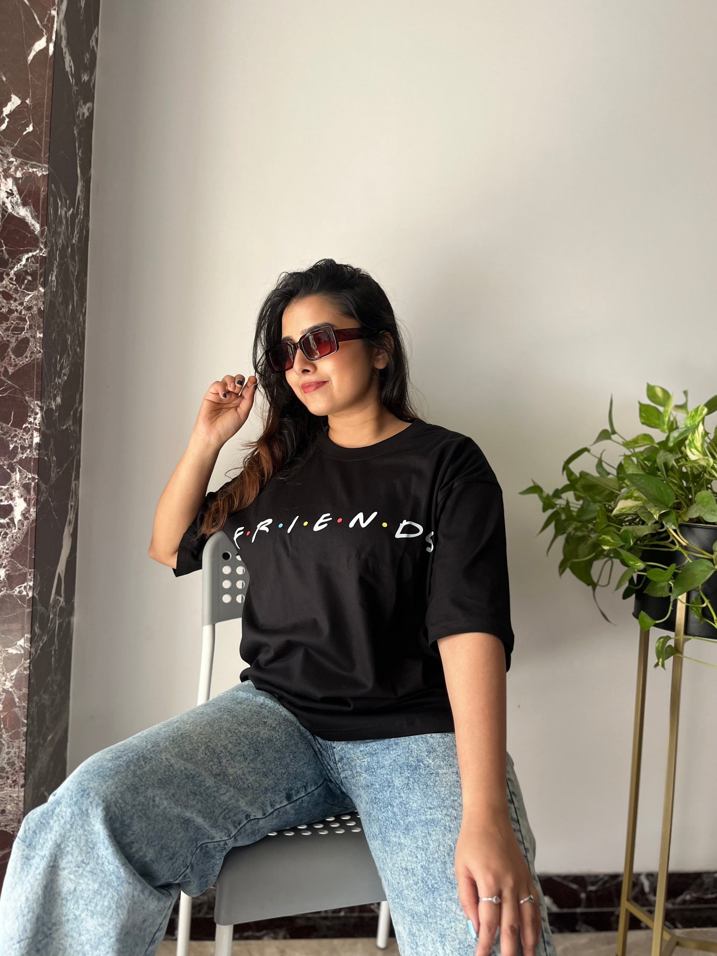 F.R.I.E.N.D.S OVERSIZED UNISEX T-SHIRT